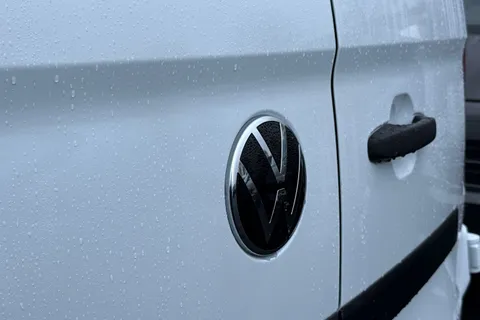 MF26ETO Volkswagen Transporter 2.0 TDI 110 Commerce Van Thumbnail #28