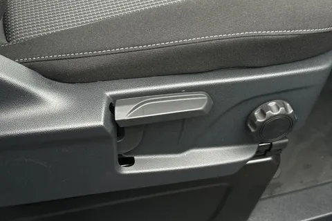 MF26ETO Volkswagen Transporter 2.0 TDI 110 Commerce Van Thumbnail #34