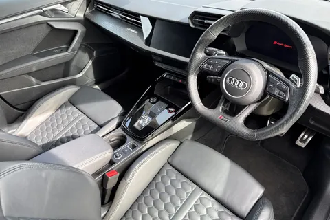 14 of 66 for Audi RS 3 RS 3 Sportback Carbon Black 400 PS S tronic