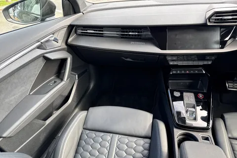 20 of 66 for Audi RS 3 RS 3 Sportback Carbon Black 400 PS S tronic