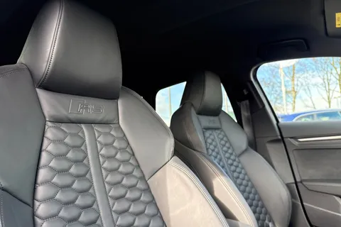 24 of 66 for Audi RS 3 RS 3 Sportback Carbon Black 400 PS S tronic