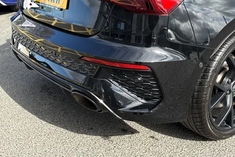 33 of 66 for Audi RS 3 RS 3 Sportback Carbon Black 400 PS S tronic