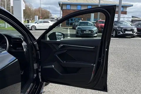 40 of 66 for Audi RS 3 RS 3 Sportback Carbon Black 400 PS S tronic