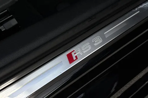 42 of 66 for Audi RS 3 RS 3 Sportback Carbon Black 400 PS S tronic
