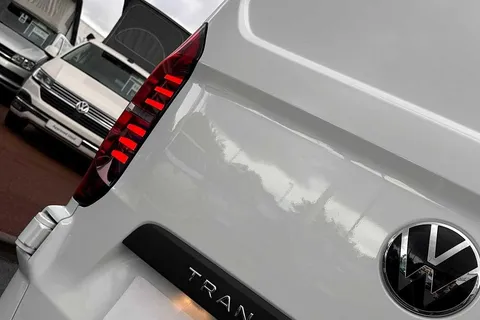 BJ25ZSG Volkswagen Transporter 2.0 TDI 110 Commerce Plus Van Thumbnail #31