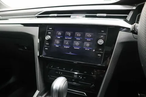 KP23ZYE Volkswagen Arteon 2.0 TSI R 5dr 4MOTION DSG **HEADS UP DISPLAY + ASSISTANCE PACK PLUS** Thumbnail #13