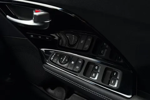 18 of 49 for KIA E-NIRO 150kW 4+ 64kWh 5dr Auto