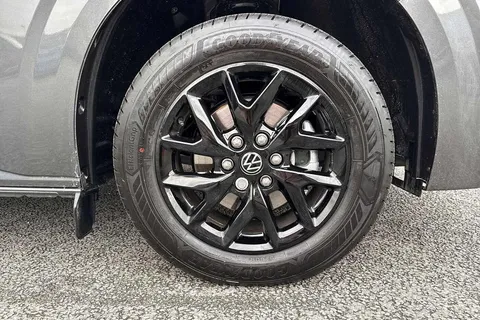 DG75CLJ Volkswagen Transporter 2.0 TDI 110 Commerce Pro Van Thumbnail #5