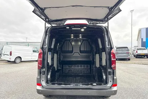 DG75CLJ Volkswagen Transporter 2.0 TDI 110 Commerce Pro Van Thumbnail #9