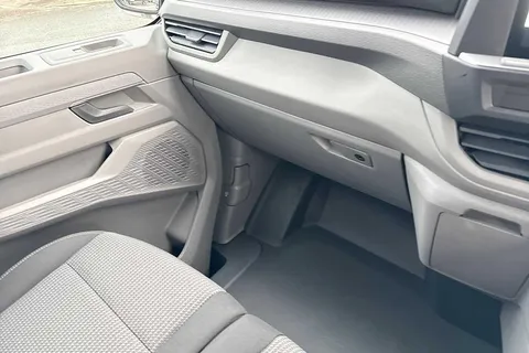 DG75CLJ Volkswagen Transporter 2.0 TDI 110 Commerce Pro Van Thumbnail #14