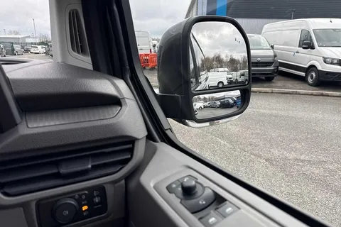 DG75CLJ Volkswagen Transporter 2.0 TDI 110 Commerce Pro Van Thumbnail #17