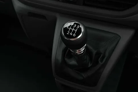 DG75CLJ Volkswagen Transporter 2.0 TDI 110 Commerce Pro Van Thumbnail #19