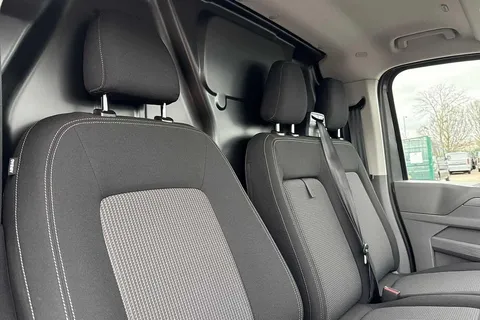 DG75CLJ Volkswagen Transporter 2.0 TDI 110 Commerce Pro Van Thumbnail #20