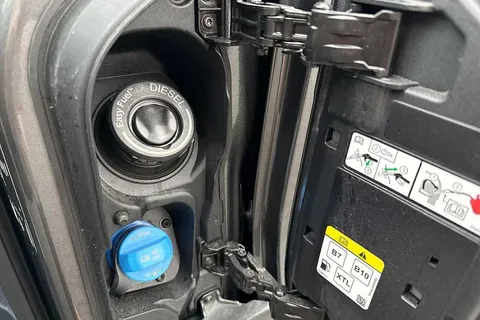 DG75CLJ Volkswagen Transporter 2.0 TDI 110 Commerce Pro Van Thumbnail #24