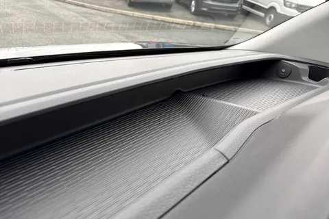 DG75CLJ Volkswagen Transporter 2.0 TDI 110 Commerce Pro Van Thumbnail #35