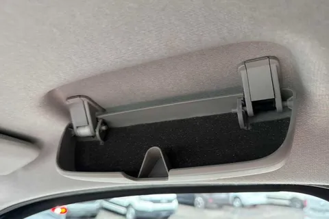 DG75CLJ Volkswagen Transporter 2.0 TDI 110 Commerce Pro Van Thumbnail #36