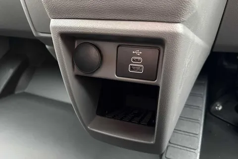 DG75CLJ Volkswagen Transporter 2.0 TDI 110 Commerce Pro Van Thumbnail #38