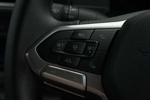 DG75CLJ Volkswagen Transporter 2.0 TDI 110 Commerce Pro Van Thumbnail #40