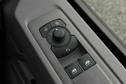 DG75CLJ Volkswagen Transporter 2.0 TDI 110 Commerce Pro Van Thumbnail #42