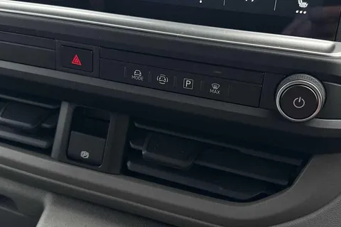 DG75CLJ Volkswagen Transporter 2.0 TDI 110 Commerce Pro Van Thumbnail #44