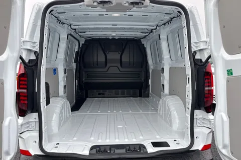 MF26ERX Volkswagen Transporter 2.0 TDI 110 Commerce Van Thumbnail #9