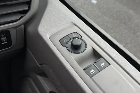 MF26ELJ Volkswagen Transporter SWB 150PS manual Thumbnail #18