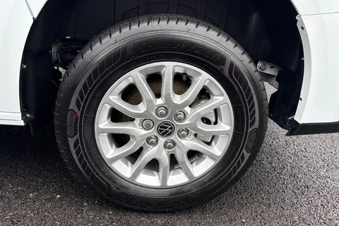 MF26ERX Volkswagen Transporter 2.0 TDI 110 Commerce Van Thumbnail #21