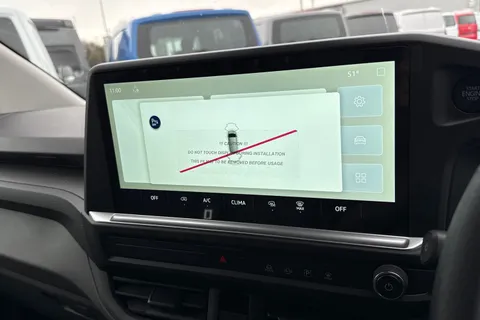 MF26ERX Volkswagen Transporter 2.0 TDI 110 Commerce Van Thumbnail #36