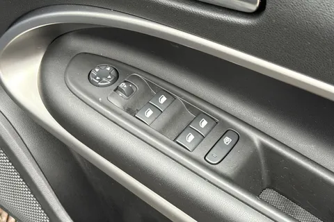 SH75ZCA Jeep Avenger 1.2 Summit Euro 6 (s/s) 5dr Thumbnail #24