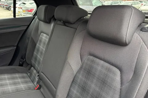 MJ72NWT Volkswagen Golf 2.0 TDI 200 GTD 5dr DSG **REAR VIEW CAM, WINTER PACK** Thumbnail #19