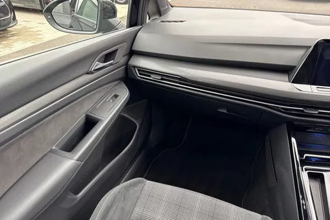 MJ72NWT Volkswagen Golf 2.0 TDI 200 GTD 5dr DSG **REAR VIEW CAM, WINTER PACK** Thumbnail #20