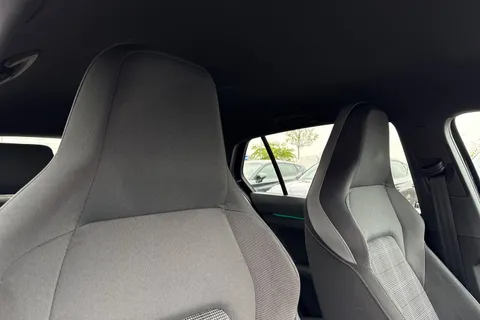 MJ72NWT Volkswagen Golf 2.0 TDI 200 GTD 5dr DSG **REAR VIEW CAM, WINTER PACK** Thumbnail #24