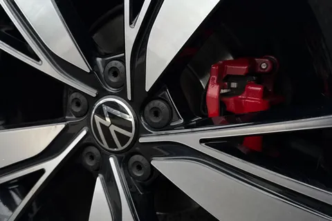 MJ72NWT Volkswagen Golf 2.0 TDI 200 GTD 5dr DSG **REAR VIEW CAM, WINTER PACK** Thumbnail #30