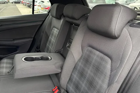 MJ72NWT Volkswagen Golf 2.0 TDI 200 GTD 5dr DSG **REAR VIEW CAM, WINTER PACK** Thumbnail #32