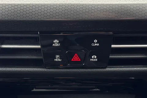 MJ72NWT Volkswagen Golf 2.0 TDI 200 GTD 5dr DSG **REAR VIEW CAM, WINTER PACK** Thumbnail #36