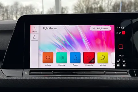 MJ72NWT Volkswagen Golf 2.0 TDI 200 GTD 5dr DSG **REAR VIEW CAM, WINTER PACK** Thumbnail #41