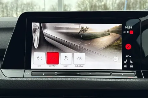 MJ72NWT Volkswagen Golf 2.0 TDI 200 GTD 5dr DSG **REAR VIEW CAM, WINTER PACK** Thumbnail #42