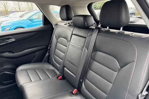 19 of 64 for MG Mg Hs 1.5 T-GDI Excite DCT Euro 6 (s/s) 5dr