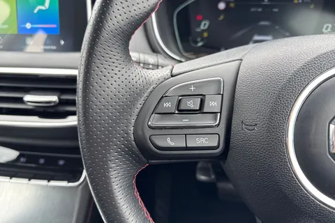 39 of 64 for MG Mg Hs 1.5 T-GDI Excite DCT Euro 6 (s/s) 5dr