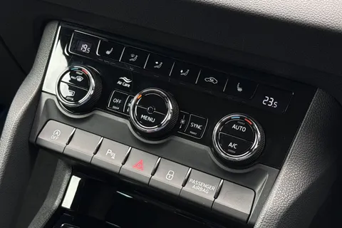 MK20JDZ Škoda Karoq 2.0 TDI SportLine DSG 4WD Euro 6 (s/s) 5dr Thumbnail #22