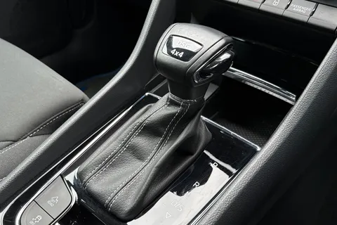 MK20JDZ Škoda Karoq 2.0 TDI SportLine DSG 4WD Euro 6 (s/s) 5dr Thumbnail #23