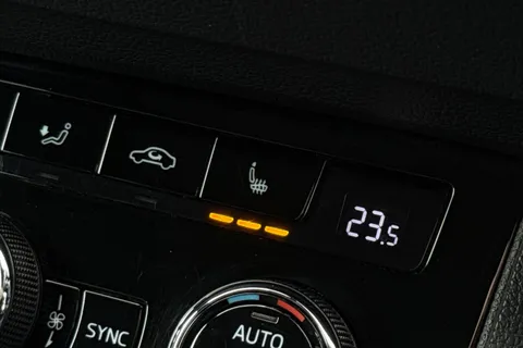 MK20JDZ Škoda Karoq 2.0 TDI SportLine DSG 4WD Euro 6 (s/s) 5dr Thumbnail #46