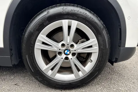 YP67KSJ BMW X1 2.0 18d SE Auto sDrive Euro 6 (s/s) 5dr Thumbnail #14