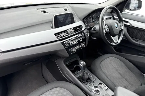 YP67KSJ BMW X1 2.0 18d SE Auto sDrive Euro 6 (s/s) 5dr Thumbnail #16