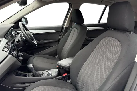 YP67KSJ BMW X1 2.0 18d SE Auto sDrive Euro 6 (s/s) 5dr Thumbnail #17