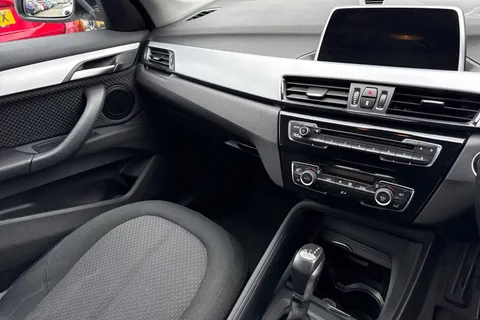 YP67KSJ BMW X1 2.0 18d SE Auto sDrive Euro 6 (s/s) 5dr Thumbnail #21