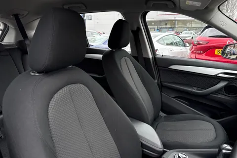 YP67KSJ BMW X1 2.0 18d SE Auto sDrive Euro 6 (s/s) 5dr Thumbnail #25