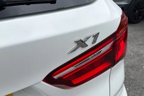YP67KSJ BMW X1 2.0 18d SE Auto sDrive Euro 6 (s/s) 5dr Thumbnail #33