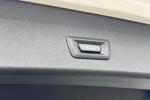 YP67KSJ BMW X1 2.0 18d SE Auto sDrive Euro 6 (s/s) 5dr Thumbnail #34