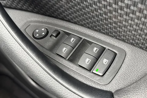 YP67KSJ BMW X1 2.0 18d SE Auto sDrive Euro 6 (s/s) 5dr Thumbnail #37